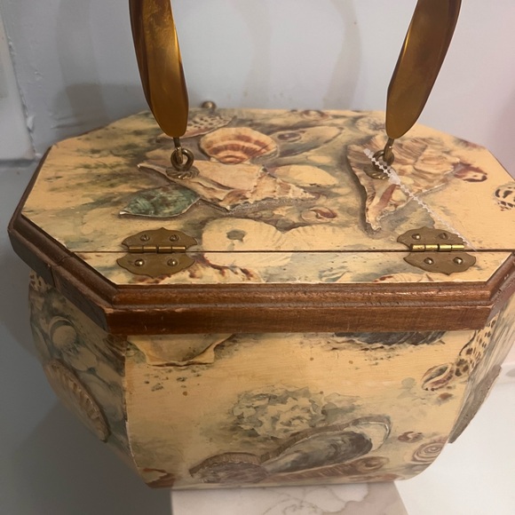 Seashell Patterned Octagonal Handbag - Picture 2 of 5